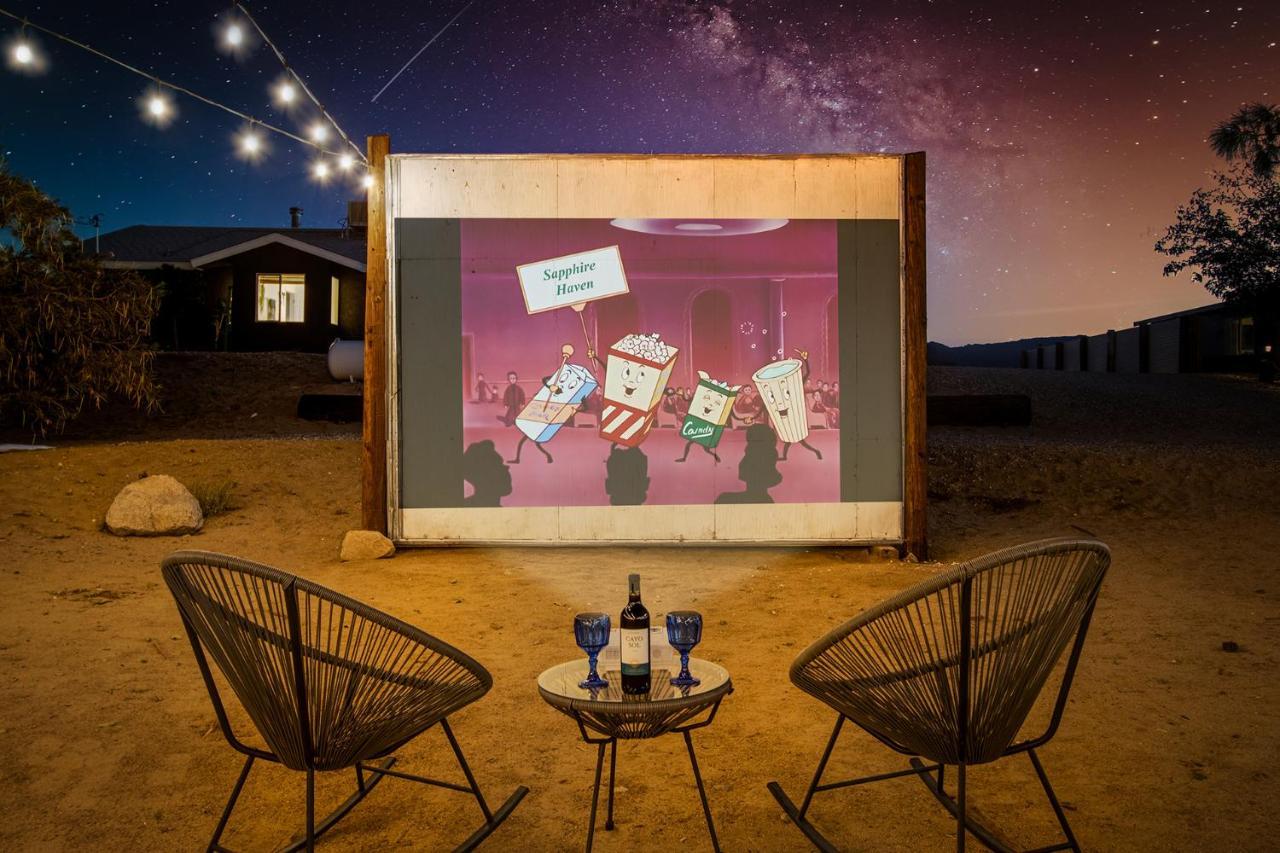 Sapphire Haven + Casita! Pool + Spa + Movie Theatre + 10 Min To Monument! 조슈아 트리 외부 사진