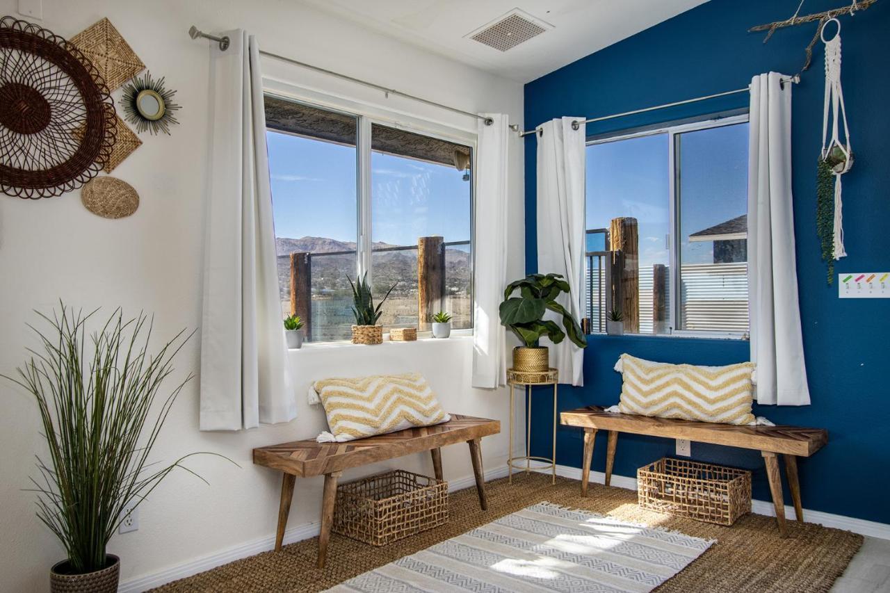 Sapphire Haven + Casita! Pool + Spa + Movie Theatre + 10 Min To Monument! 조슈아 트리 외부 사진
