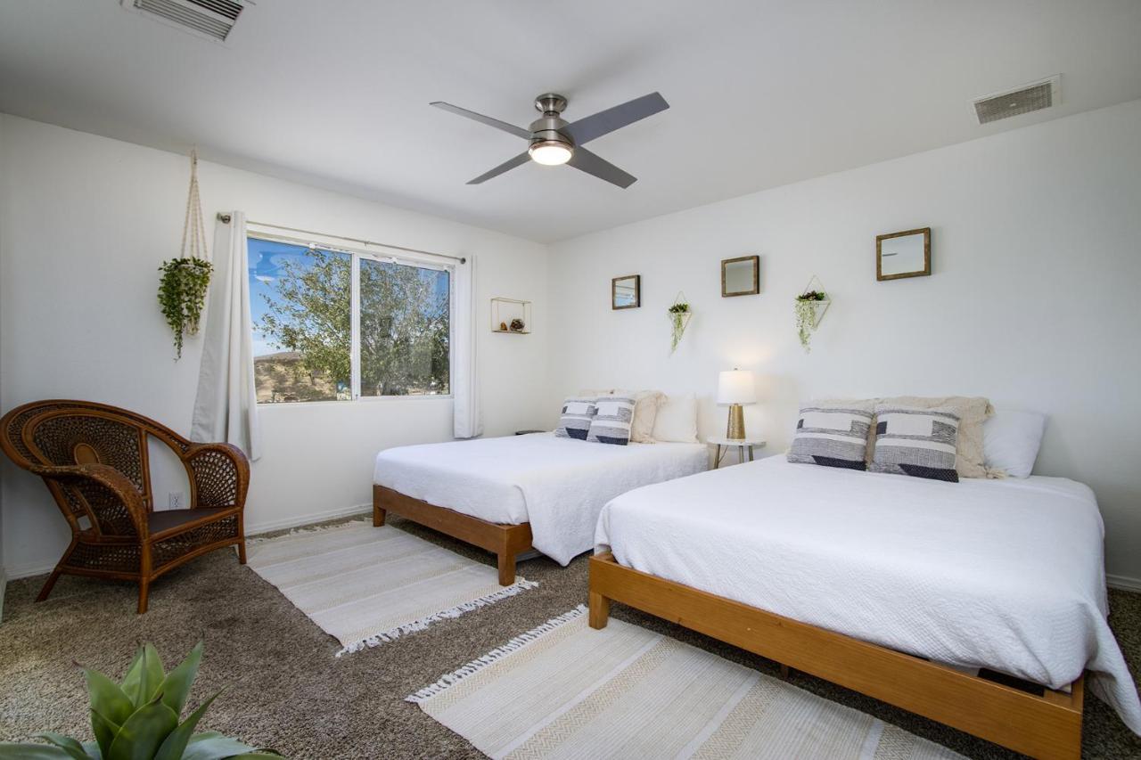 Sapphire Haven + Casita! Pool + Spa + Movie Theatre + 10 Min To Monument! 조슈아 트리 외부 사진