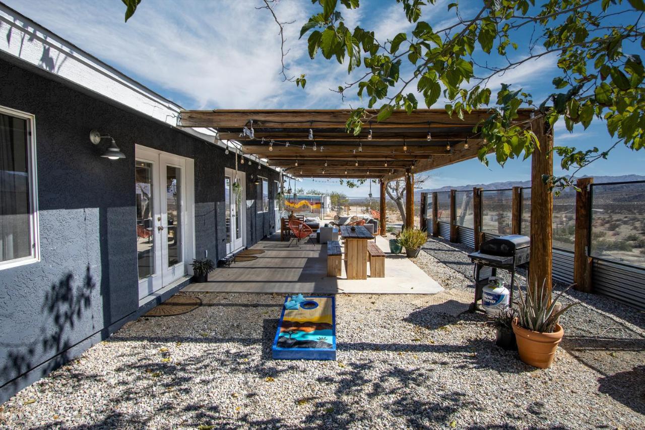 Sapphire Haven + Casita! Pool + Spa + Movie Theatre + 10 Min To Monument! 조슈아 트리 외부 사진
