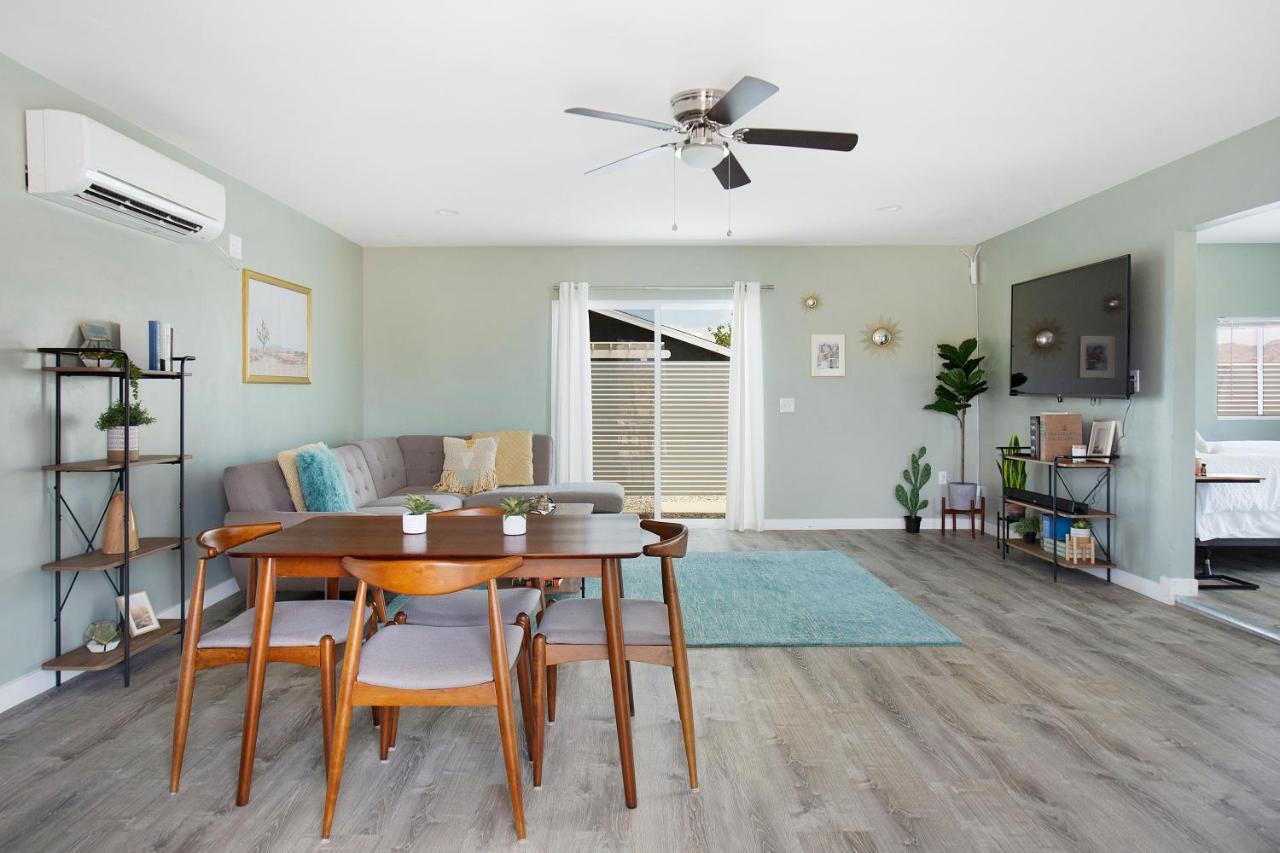 Sapphire Haven + Casita! Pool + Spa + Movie Theatre + 10 Min To Monument! 조슈아 트리 외부 사진
