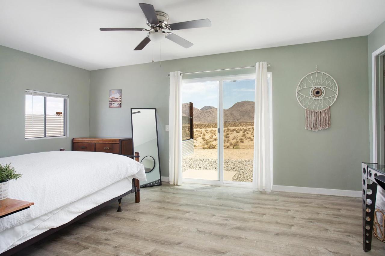 Sapphire Haven + Casita! Pool + Spa + Movie Theatre + 10 Min To Monument! 조슈아 트리 외부 사진