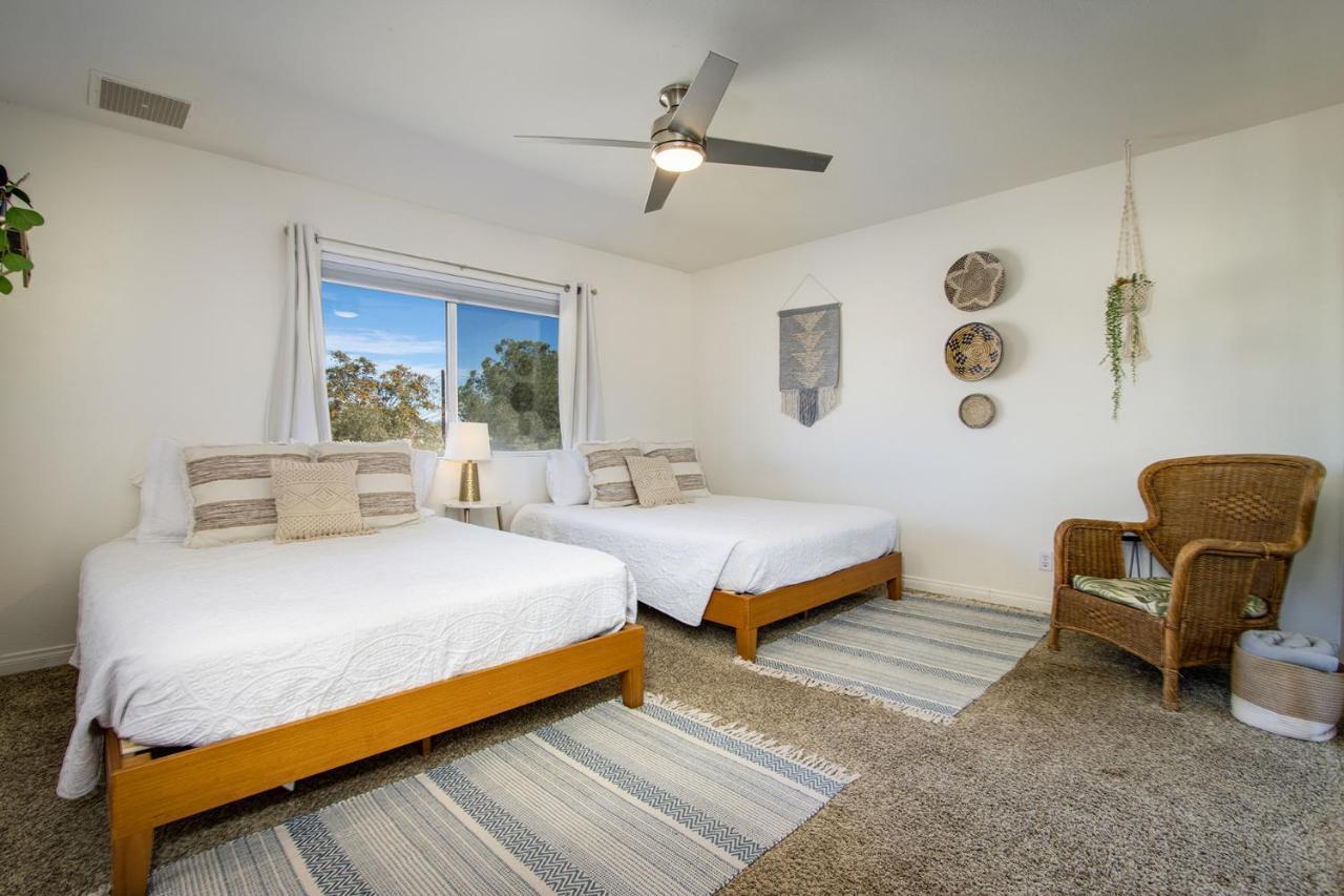 Sapphire Haven + Casita! Pool + Spa + Movie Theatre + 10 Min To Monument! 조슈아 트리 외부 사진