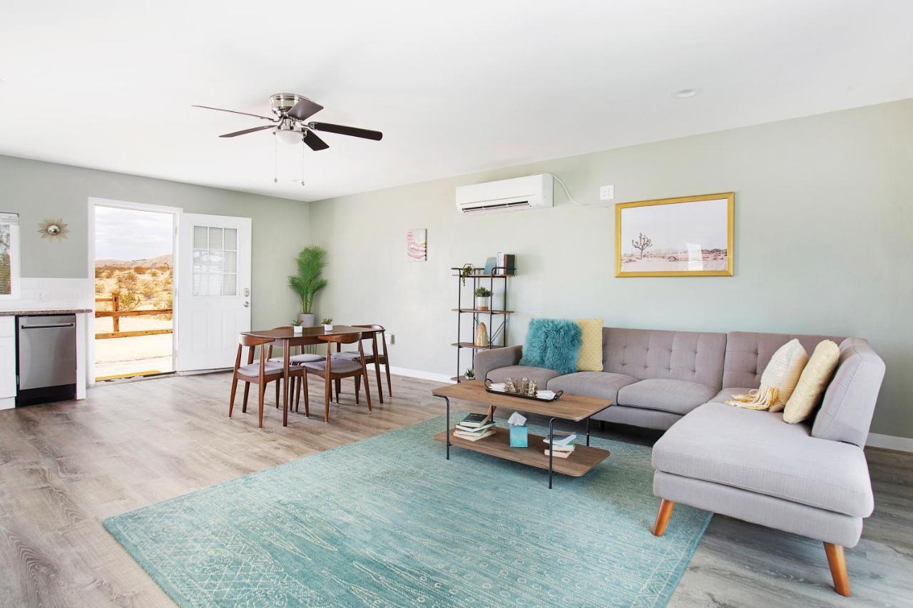 Sapphire Haven + Casita! Pool + Spa + Movie Theatre + 10 Min To Monument! 조슈아 트리 외부 사진