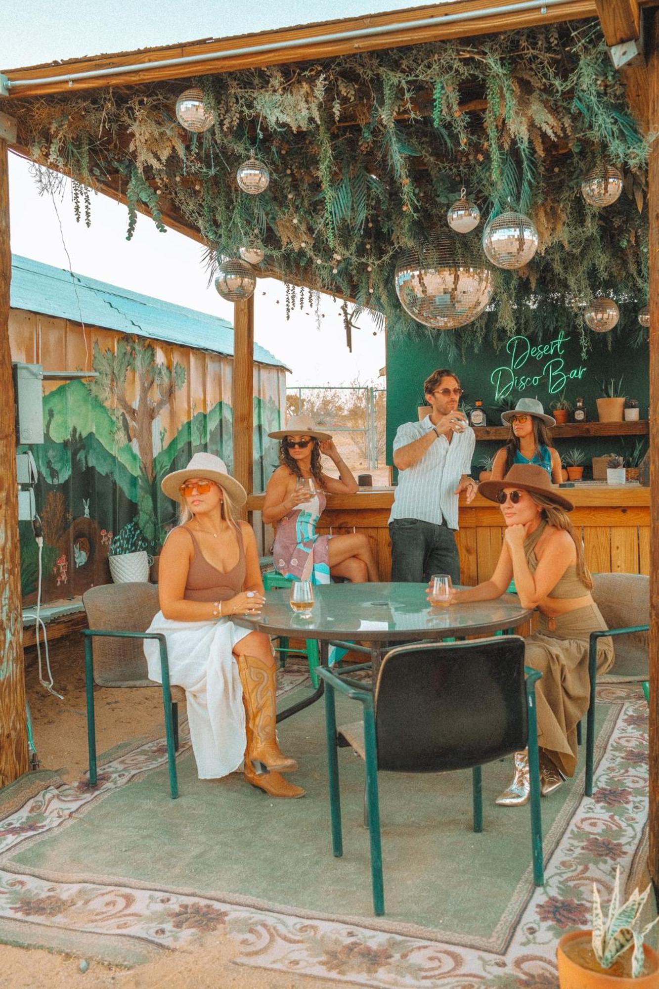 Sapphire Haven + Casita! Pool + Spa + Movie Theatre + 10 Min To Monument! 조슈아 트리 외부 사진